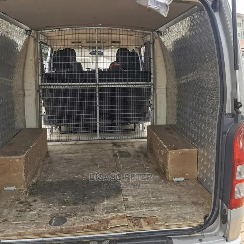 Toyota HiAce 2014 Silver