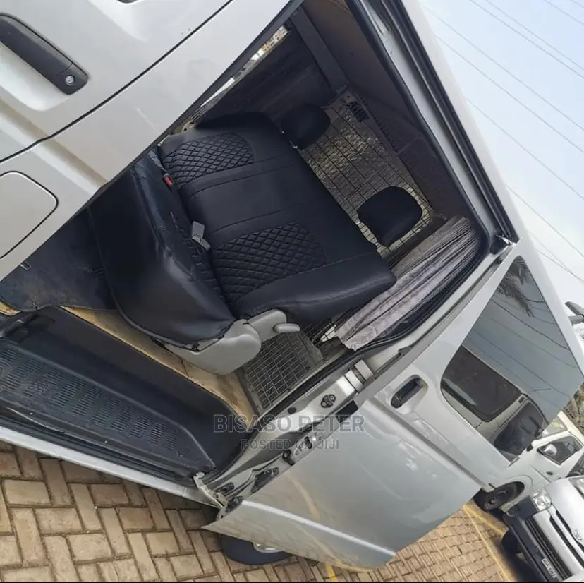 Toyota HiAce 2014 Silver