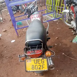 Bajaj Boxer 2013 Red