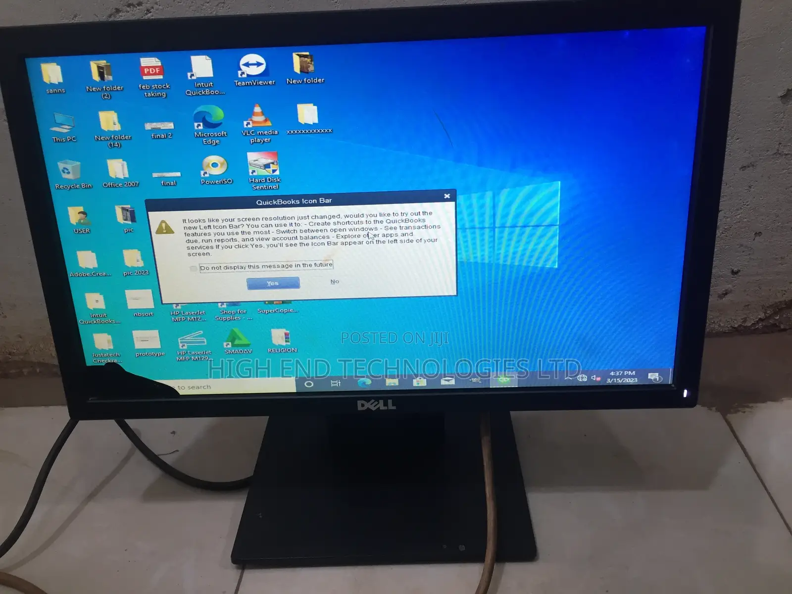 Dell Monitor With a Black Conor