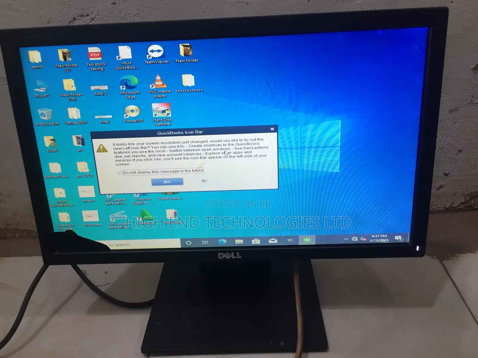 Dell Monitor With a Black Conor