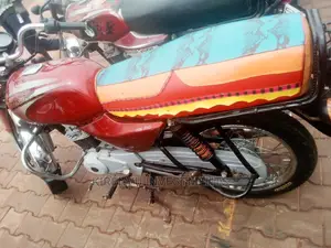 Bajaj Boxer 125 2018 Red