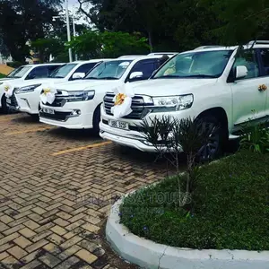 V8 Landcrusier Cars for Hire