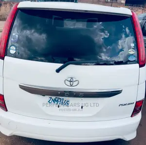 Toyota ISIS 1.8 Platana 2008 White