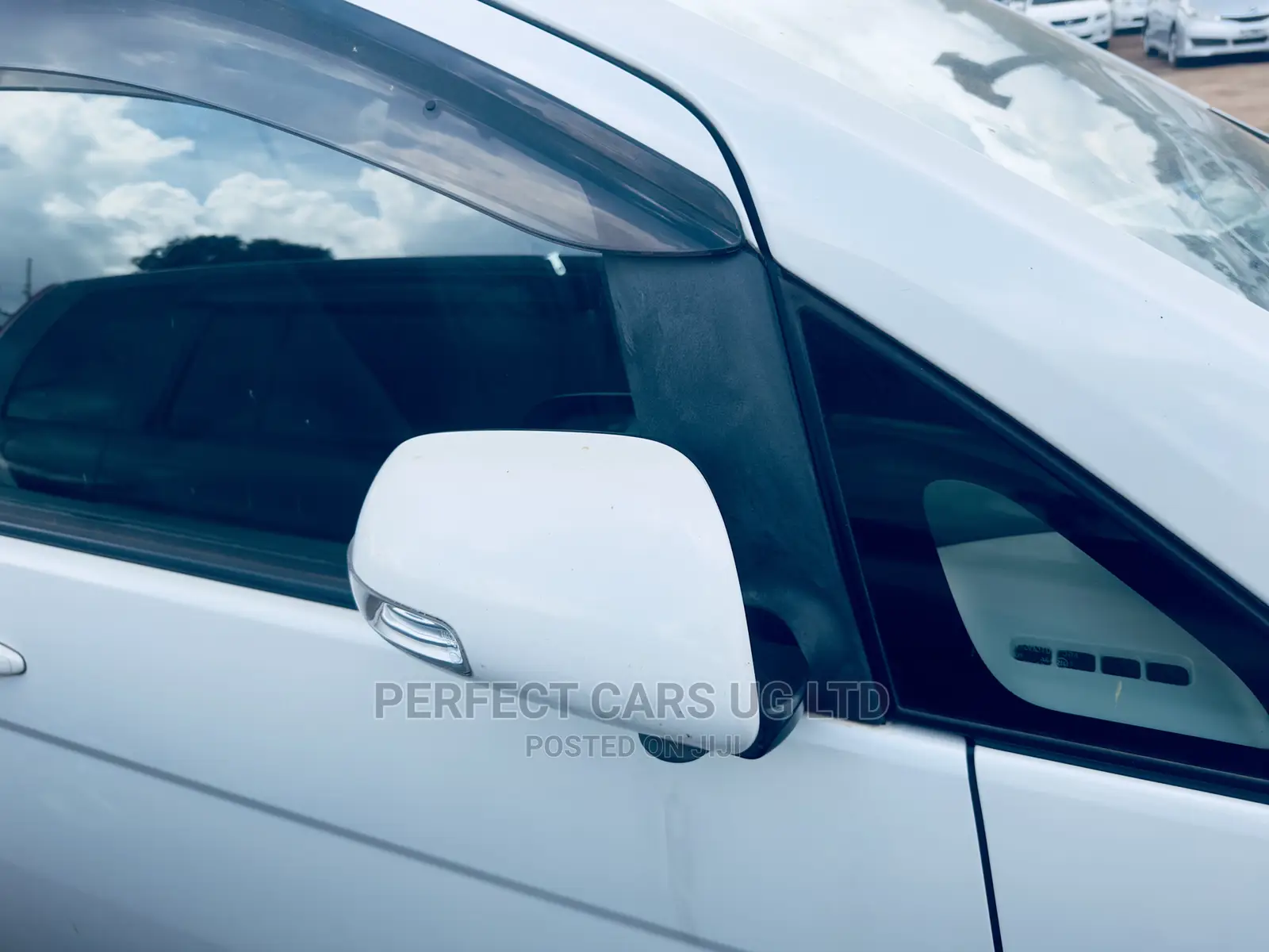 Toyota ISIS 1.8 Platana 2008 White