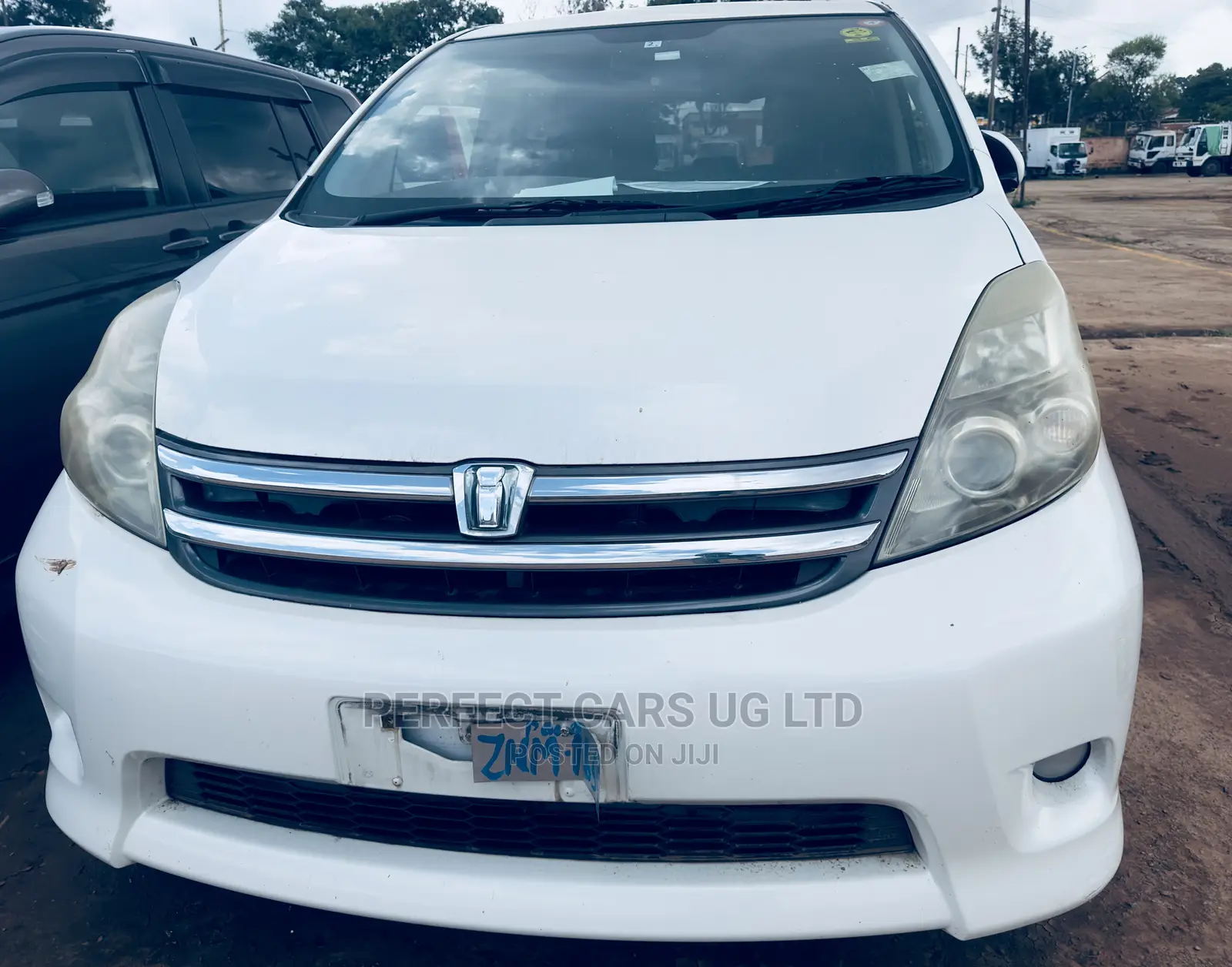 Toyota ISIS 1.8 Platana 2008 White