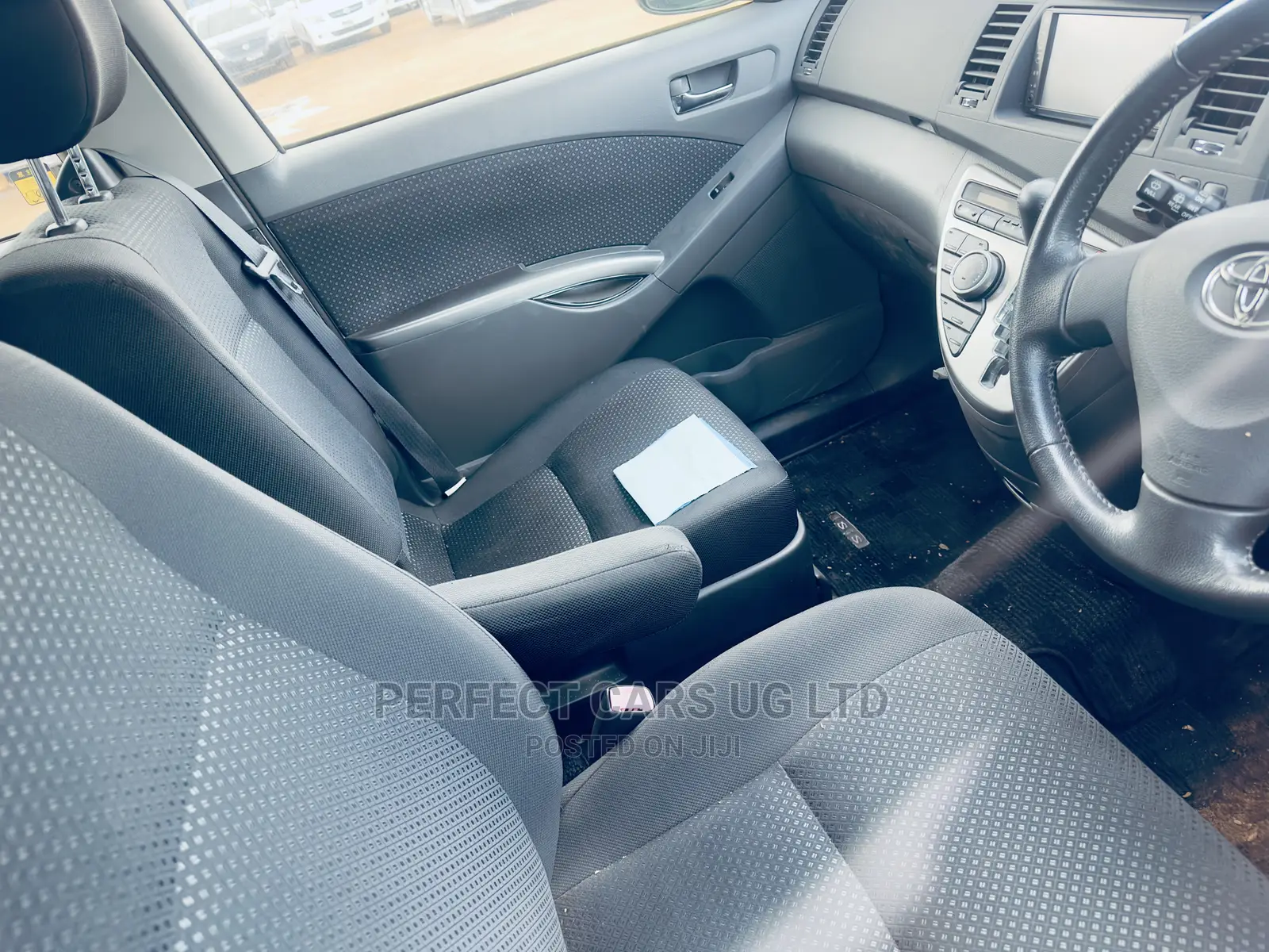 Toyota ISIS 1.8 Platana 2008 White