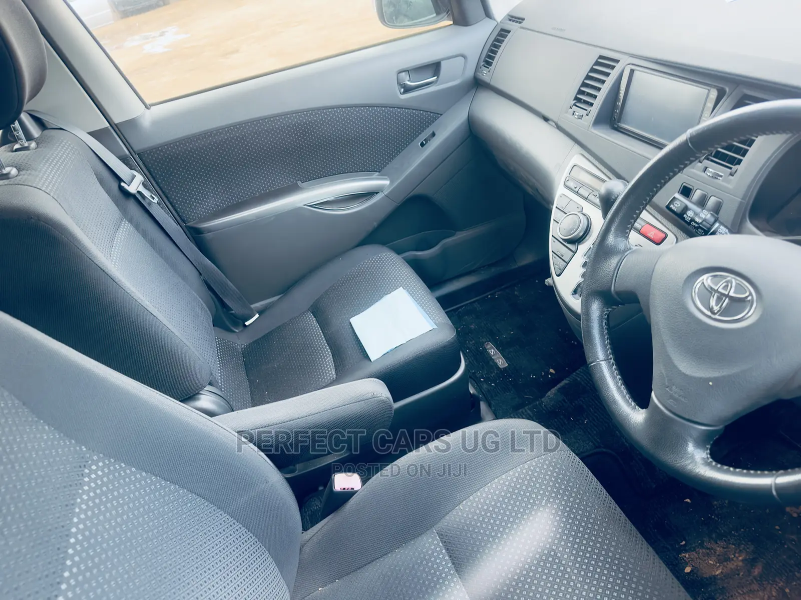 Toyota ISIS 1.8 Platana 2008 White