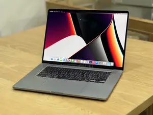 New Laptop Apple MacBook Pro 2019 16GB Intel Core I9 SSHD (Hybrid) 1T