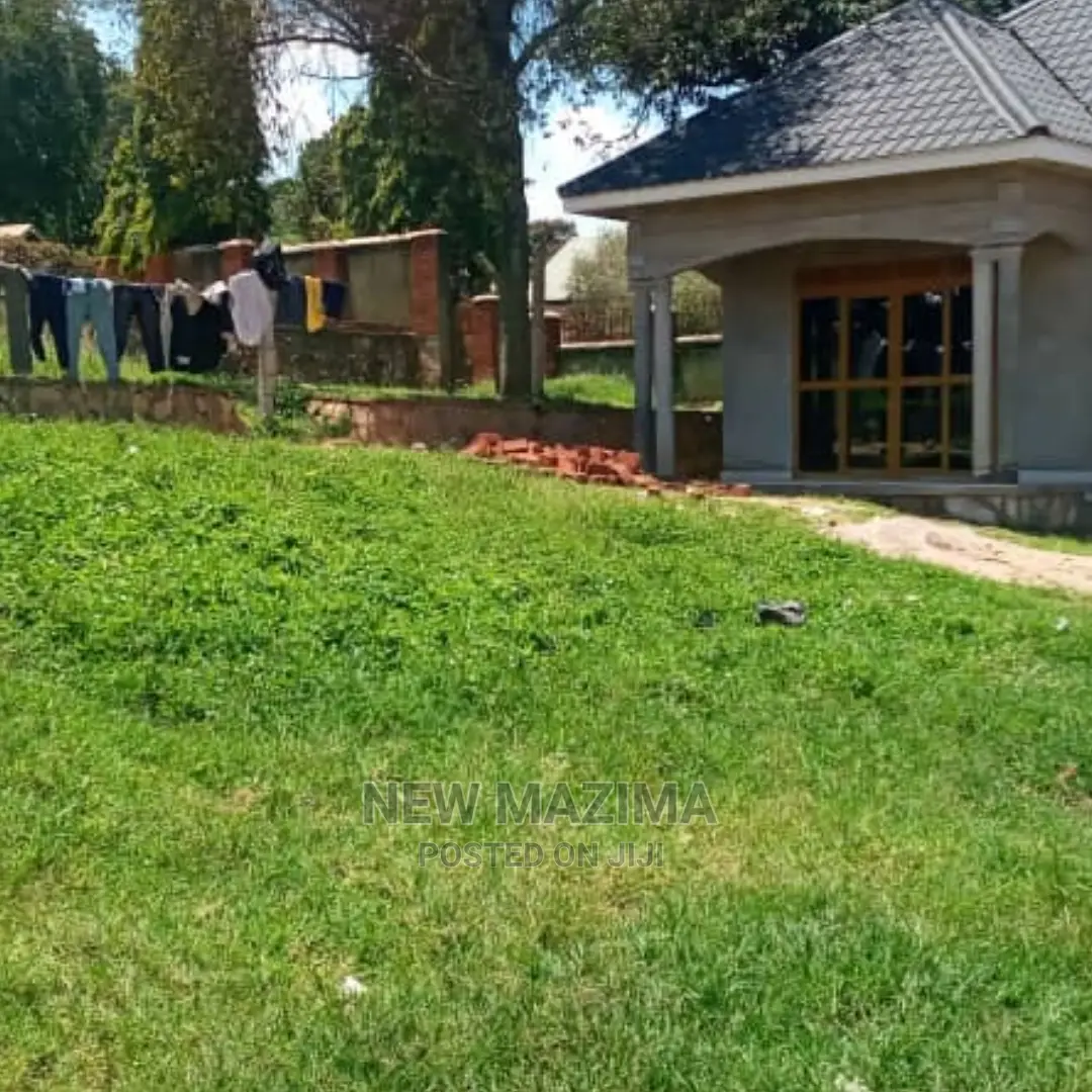 High Class Plot With Lake View on Quicksale After Munyonyo