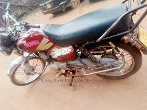 TVS HLX 125 2011 Red