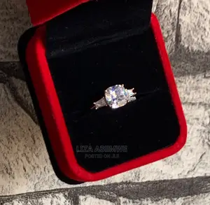 Engagement Rings Available With a Free Ring Box