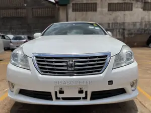 Toyota Crown 2009 White