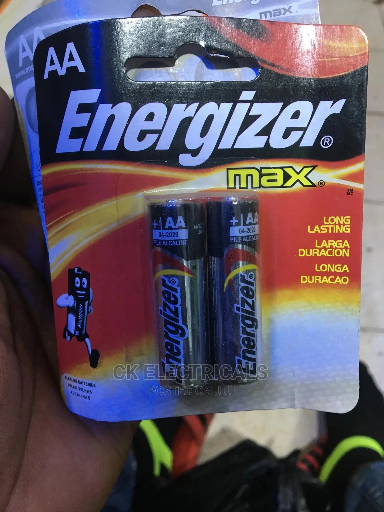 Both Rechargeable and Non Rechargeable AA Batteries Availabl