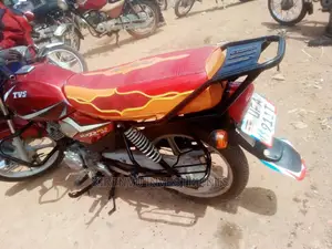 TVS HLX 125 2020 Red