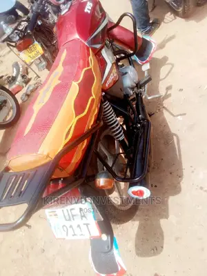 TVS HLX 125 2020 Red