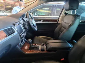 Volkswagen Touareg 2014 Gray