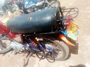 Bajaj Boxer 100 2013 Red