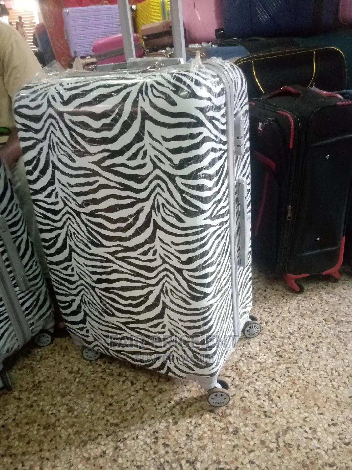 Super Deluxe Plastic Suitcase Large( White)