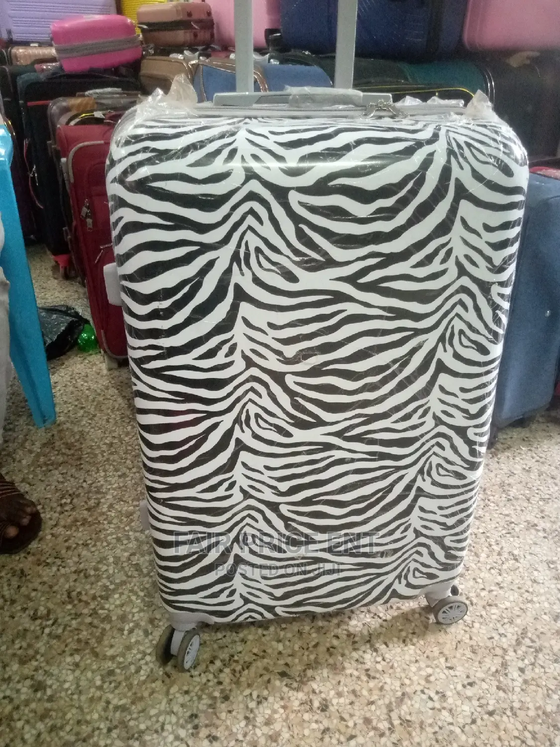 Super Deluxe Plastic Suitcase Large( White)