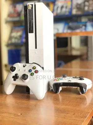 Xbox One With Two Pads