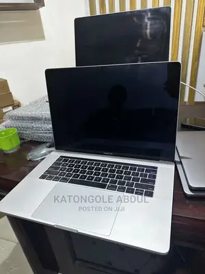 New Laptop Apple MacBook Pro 2019 16GB Intel Core I9 SSD 512GB