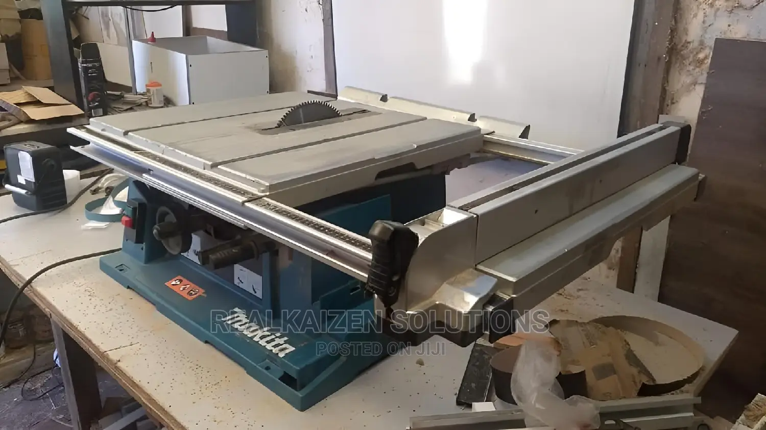 MAKITA 260mm (10-1⁄4") Table Saw With Guide Rail 1650W