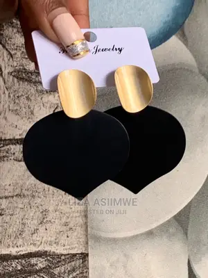 Simple and Elegant Lady’S Ear Pins Available