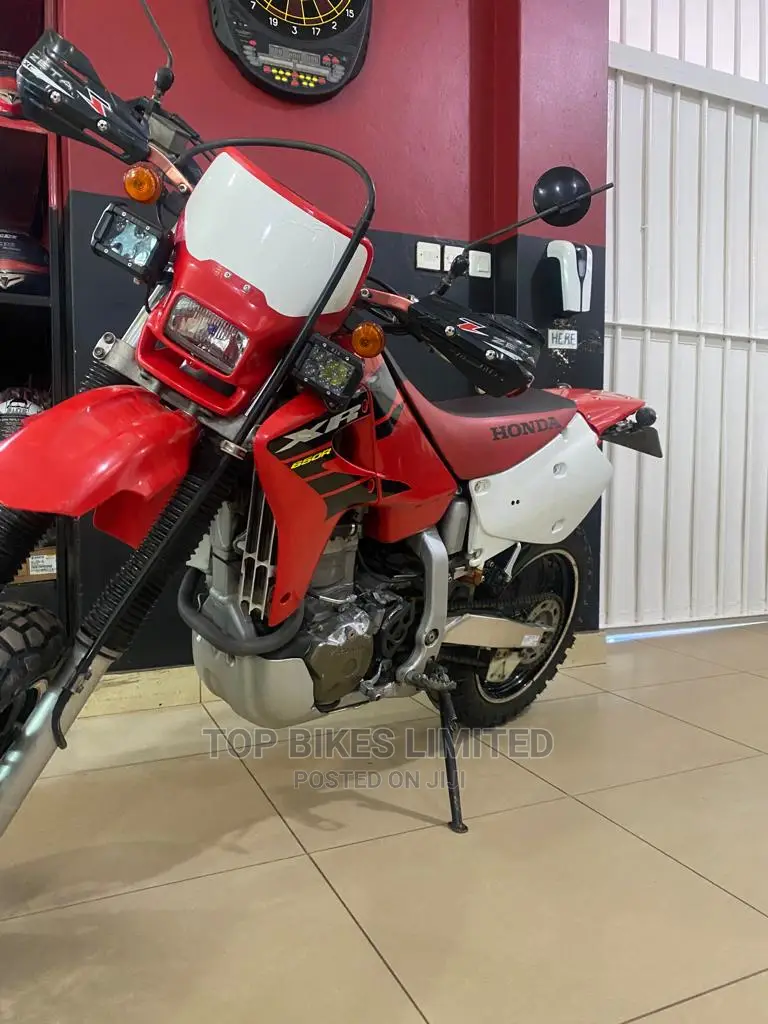 Honda 2005 Red
