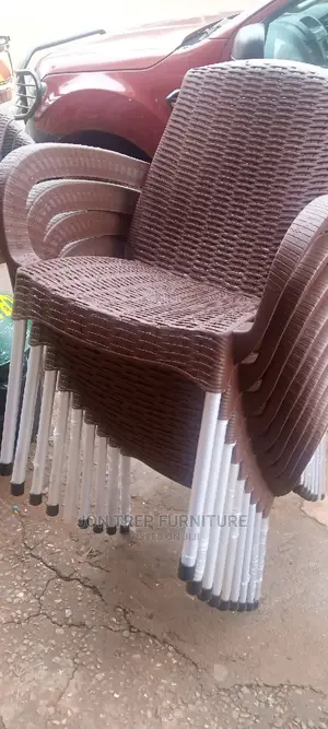 Plastic Restaurant Chairs .