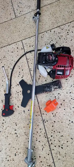 Mower Machine With 4 Stroke Engine