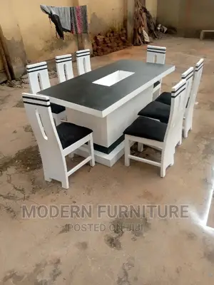 Dinning Table of 8seats Call On
