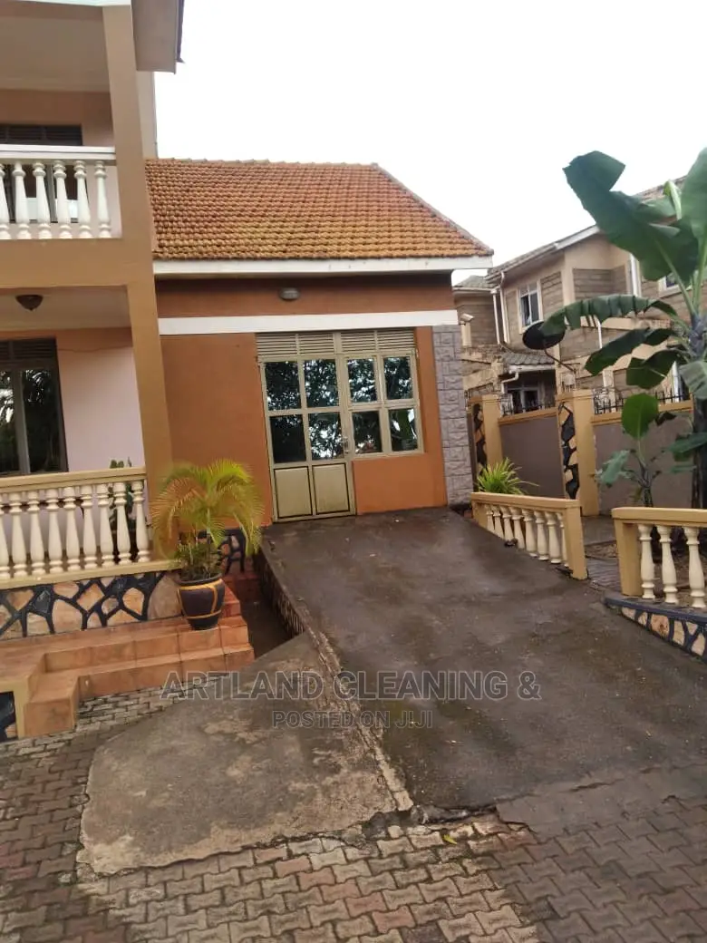 Profesional Roof Tile Cleaning Services