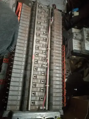 Hybrid Car Cells Charging