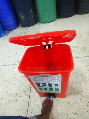 Plastic Pedal Dust Bin