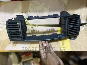Toyota Runx Radio Console / Radio Box