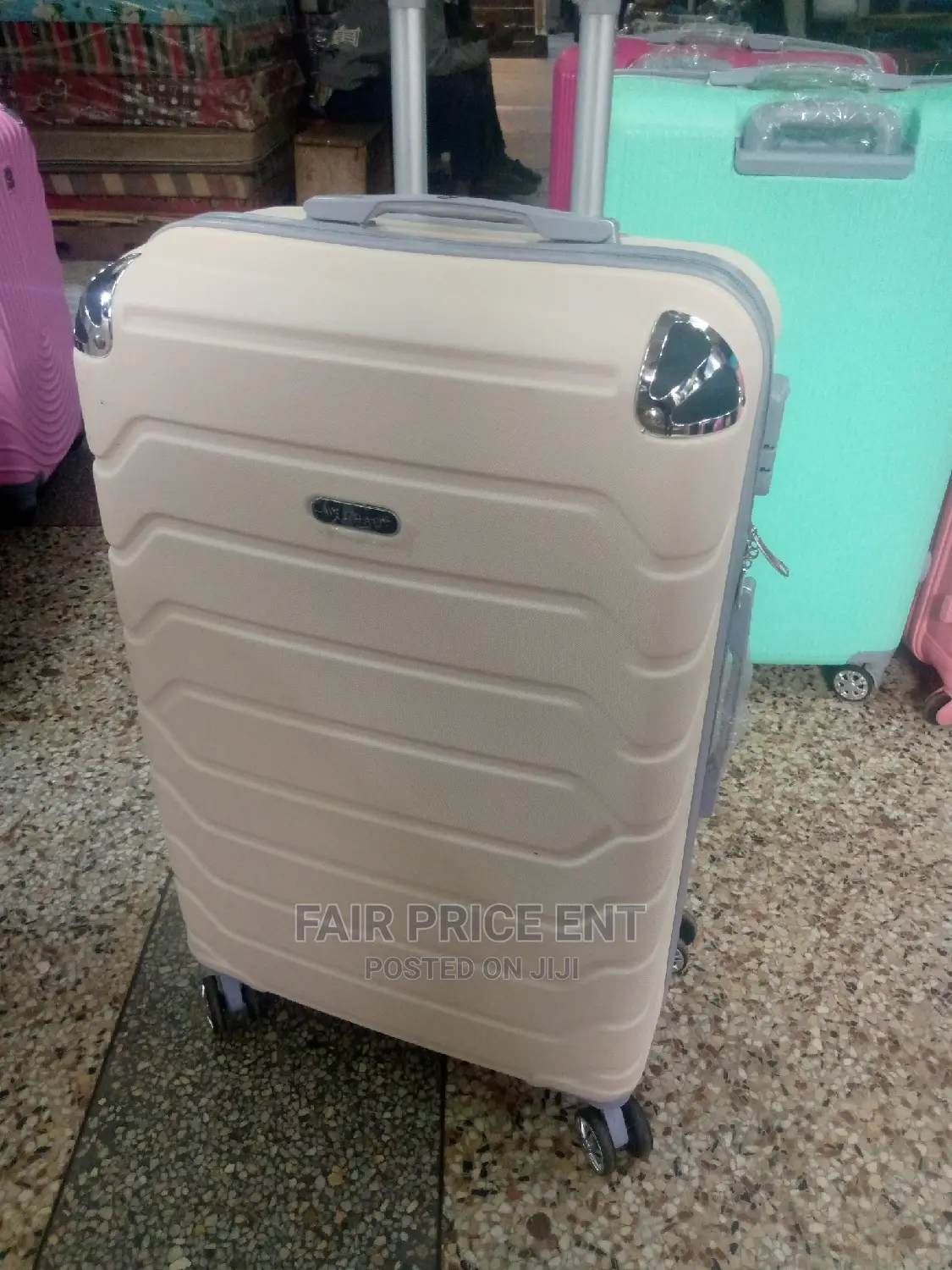 Executive Vip Plastic Suitcase. Large( Cream)