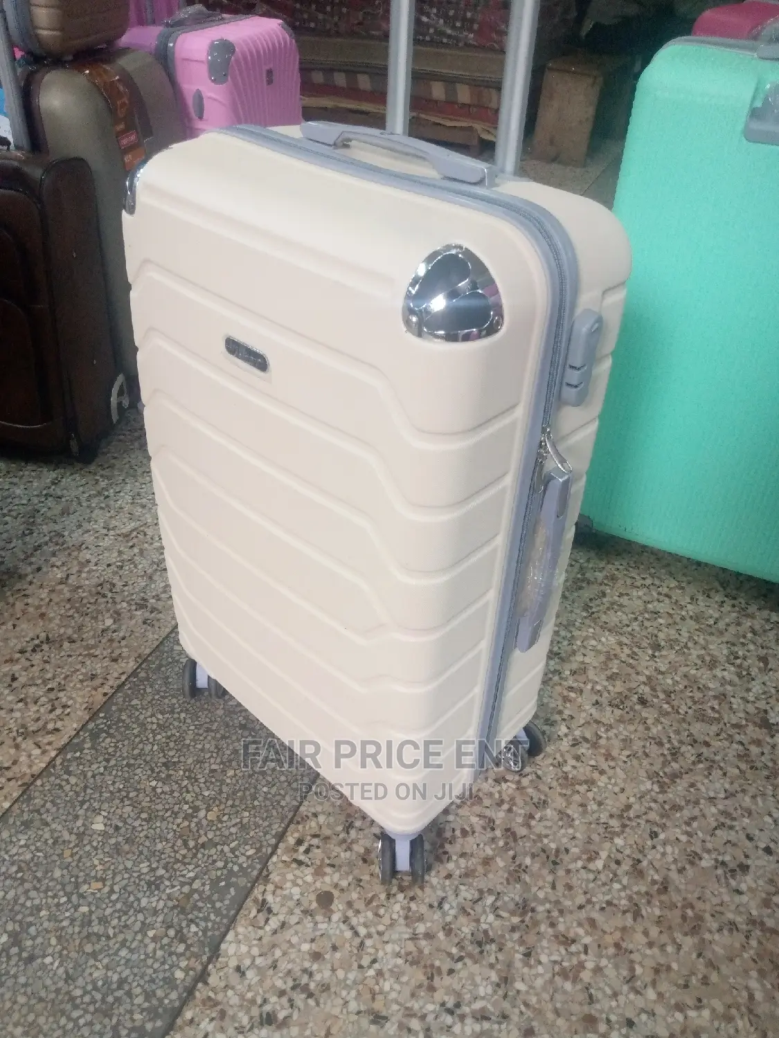 Executive Vip Plastic Suitcase. Large( Cream)