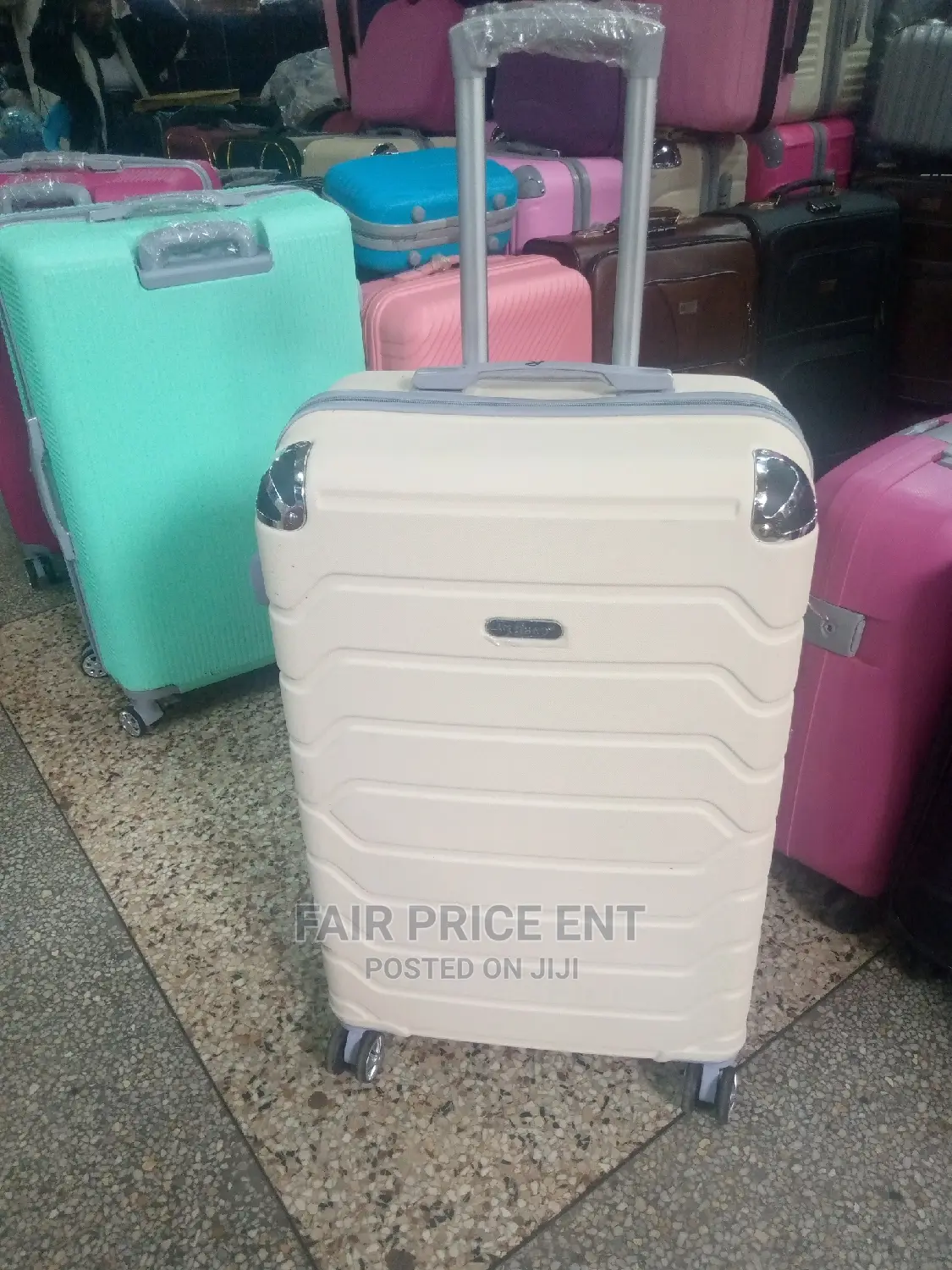 Executive Vip Plastic Suitcase Original.Large Size.( Cream)