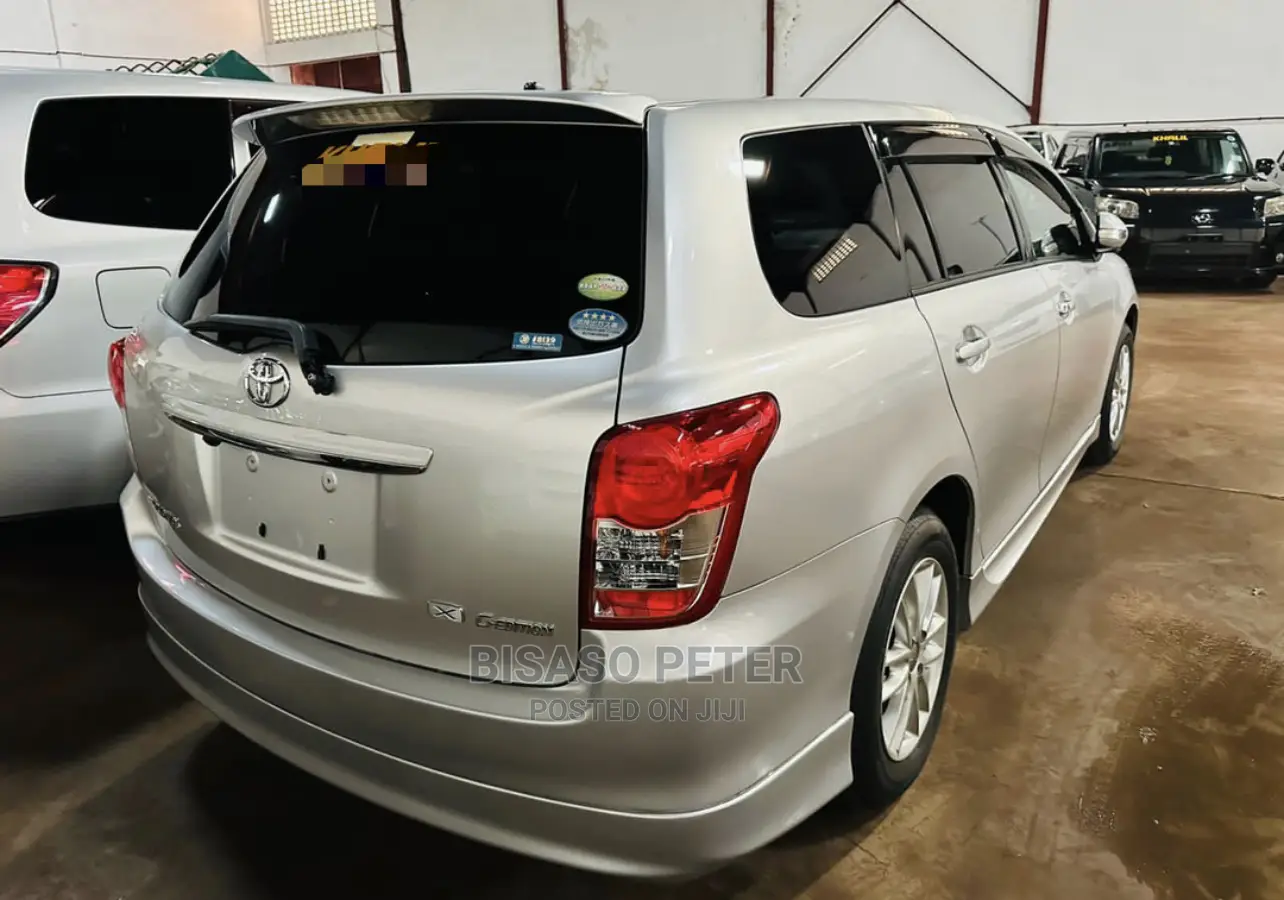 Toyota Corolla Fielder 2012 Silver