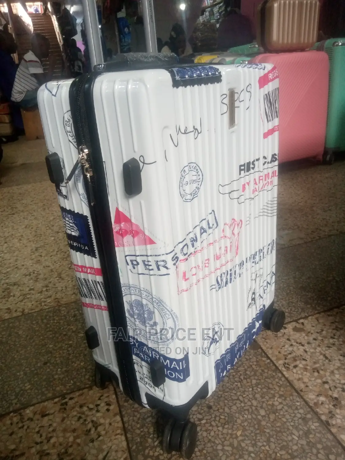 Adventure VIP Executive Traveling Suitcases.Large.( White)