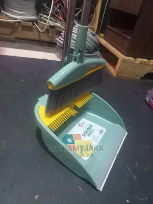 Broom With Dust Pan/Plastic Broom