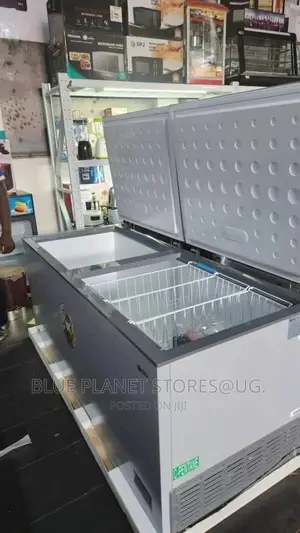 SPJ 850litres Double Door Chest/Deep Freezers \\ 795C