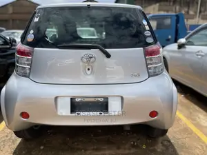 Toyota iQ 1.3 2010 Silver