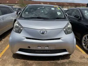 Toyota iQ 1.3 2010 Silver