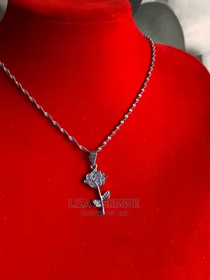 Simple and Classy Lady’S Necklaces Available