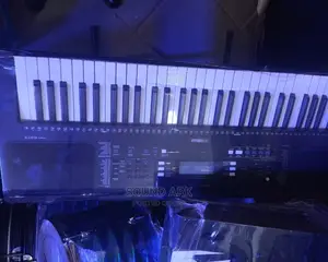 Keyboard PSR E373