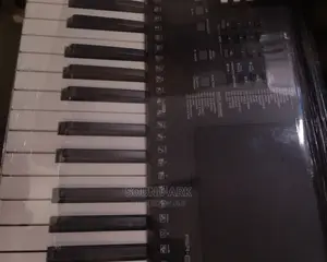 Keyboard PSR E373