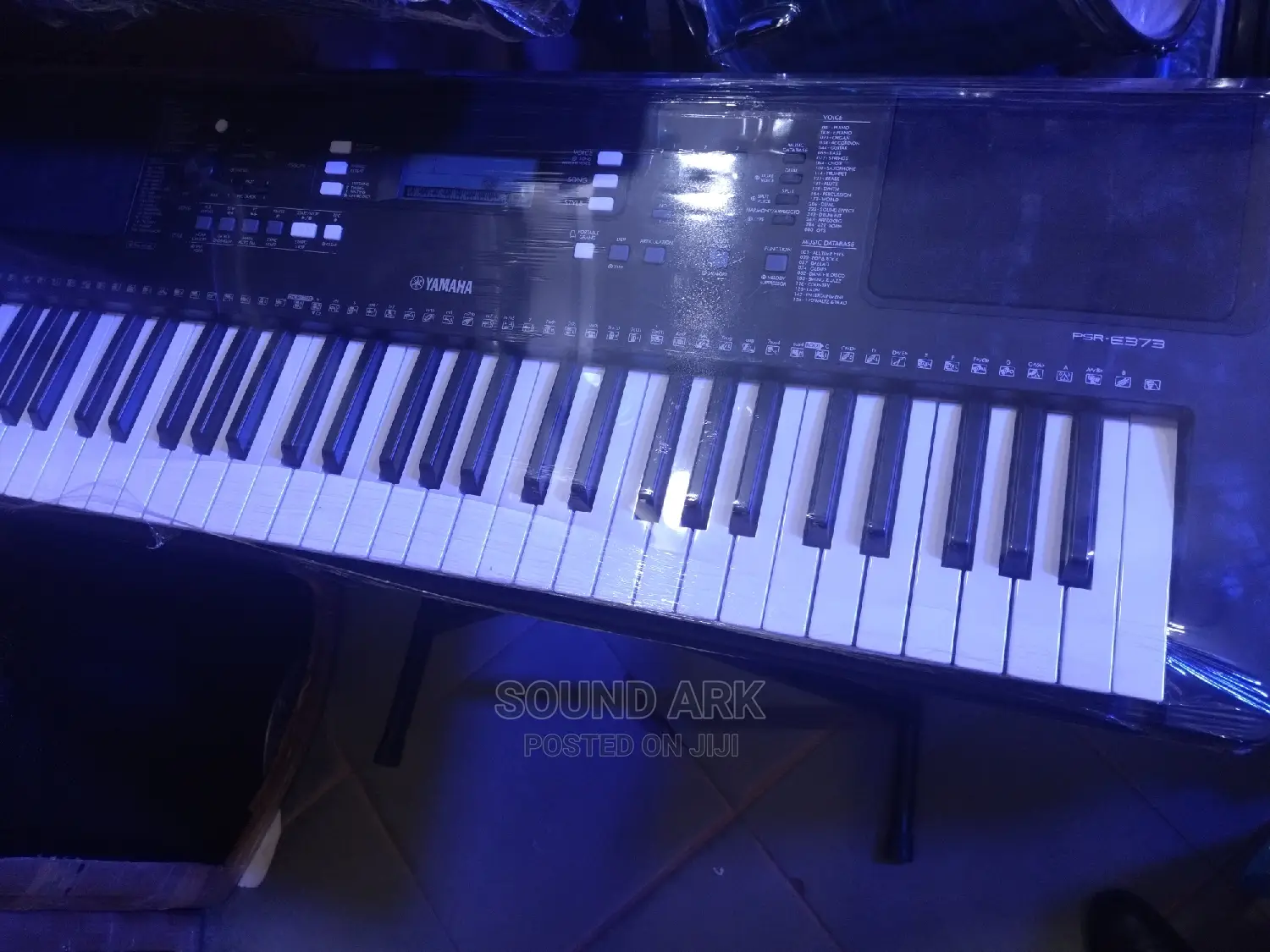 Keyboard PSR E373