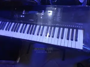 Keyboard PSR E373